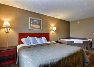 Quality Inn & Suites Bedford West,Bloomington>>Bedford,3 star