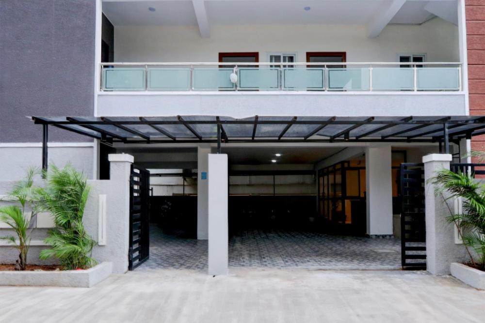 collection o sri jahnavi group besides yashoda hospital hitec city