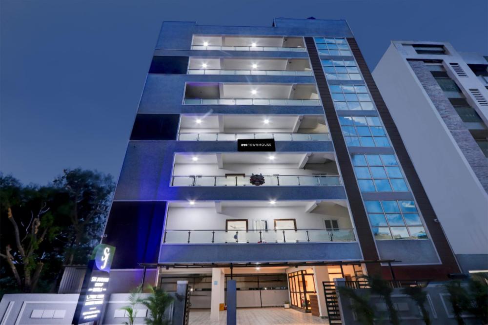 collection o sri jahnavi group besides yashoda hospital hitec city