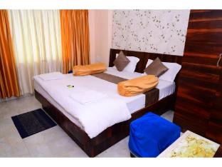 dhamstay hotel aradhya near beach puri