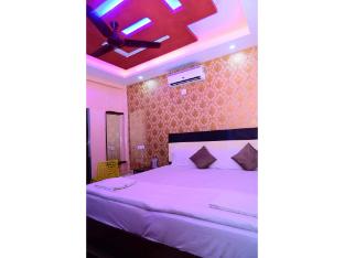 dhamstay hotel aradhya near beach puri
