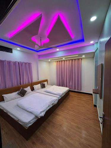 hotel moonlight and restaurant