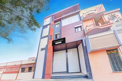 super townhouse lig main road indore
