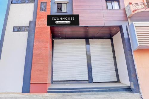 super townhouse lig main road indore
