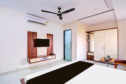 super townhouse lig main road indore