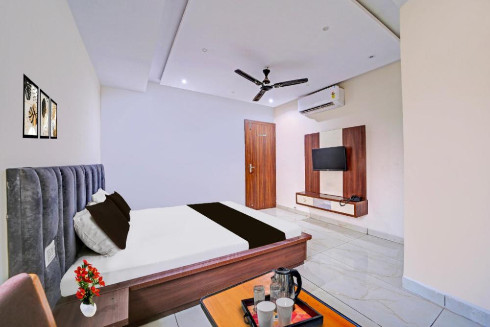 super townhouse lig main road indore