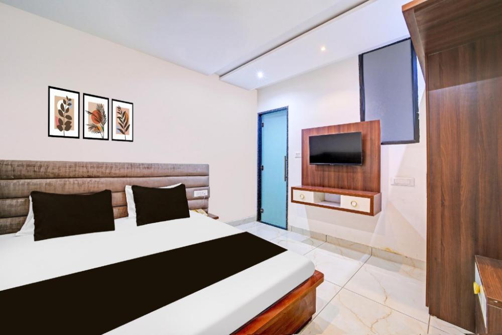super townhouse lig main road indore