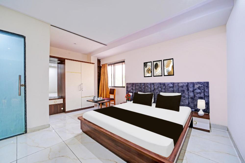 super townhouse lig main road indore