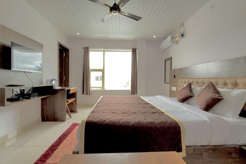 lucent the luxury hotel