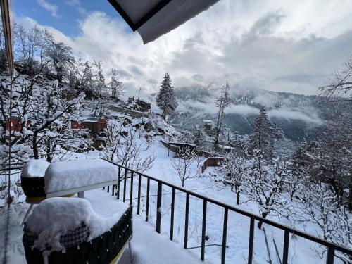 glass cabins and cafe by urban monk