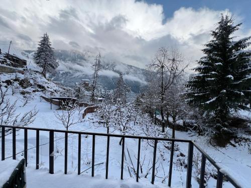 glass cabins and cafe by urban monk