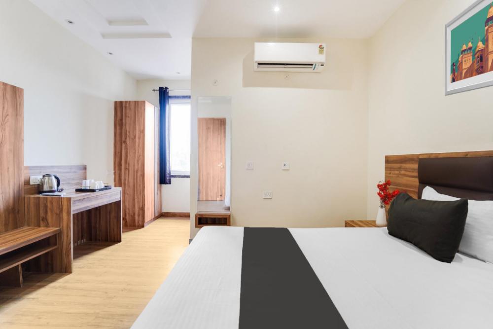 super hotel shiv lok