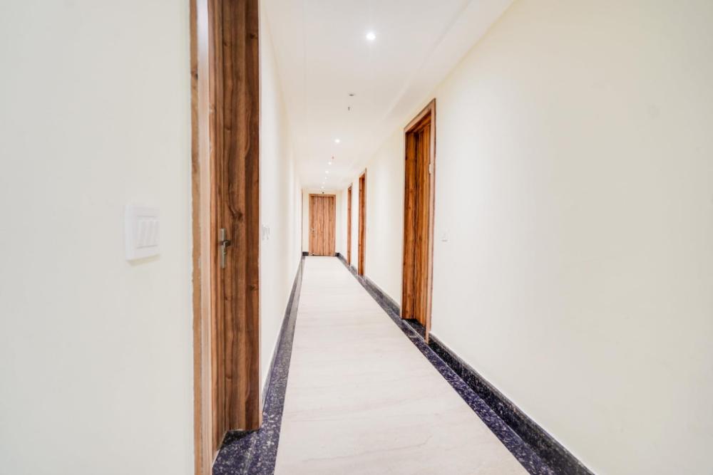 super hotel shiv lok