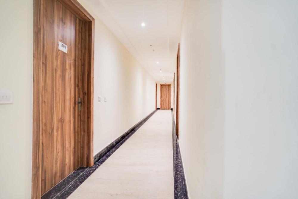 super hotel shiv lok