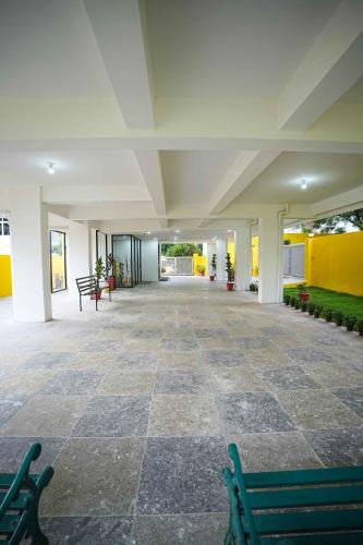 yellow bells studios and suites