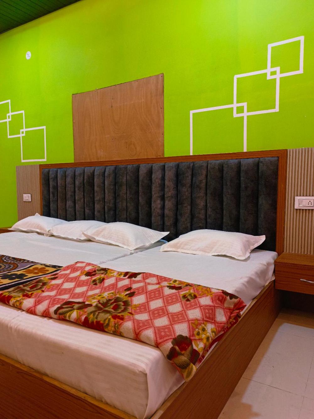 grihalaxmi paying guest house