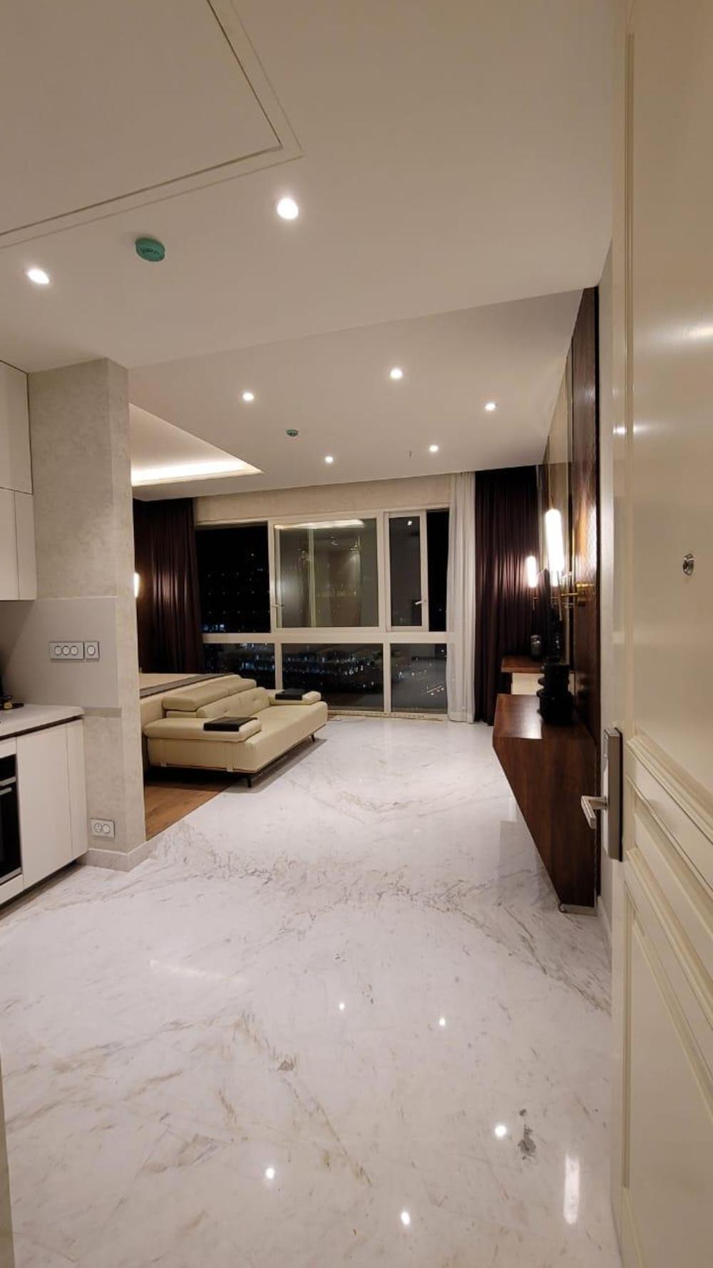 luxury studio apartment attached to leela hotel