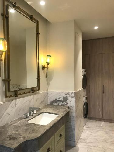 luxury studio apartment attached to leela hotel