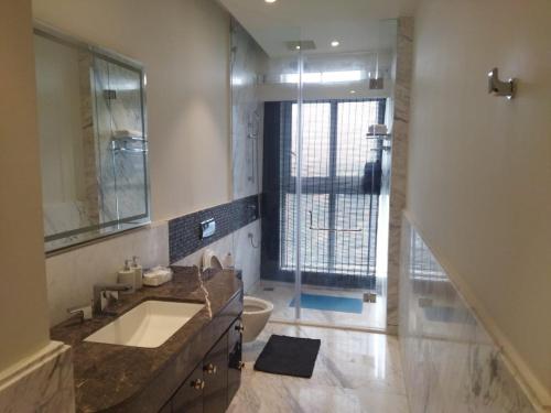 luxury studio apartment attached to leela hotel