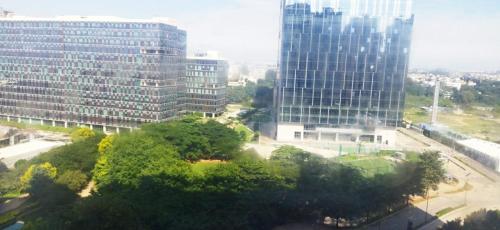 luxury studio apartment attached to leela hotel