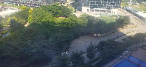 luxury studio apartment attached to leela hotel