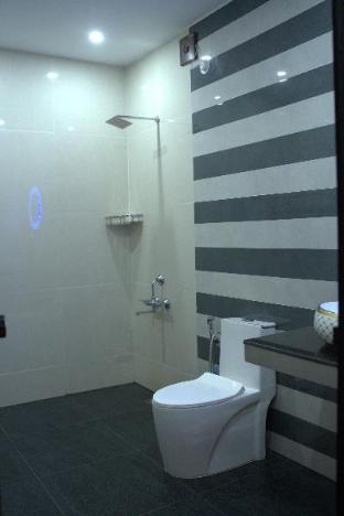 puthooram sea view resort varkala