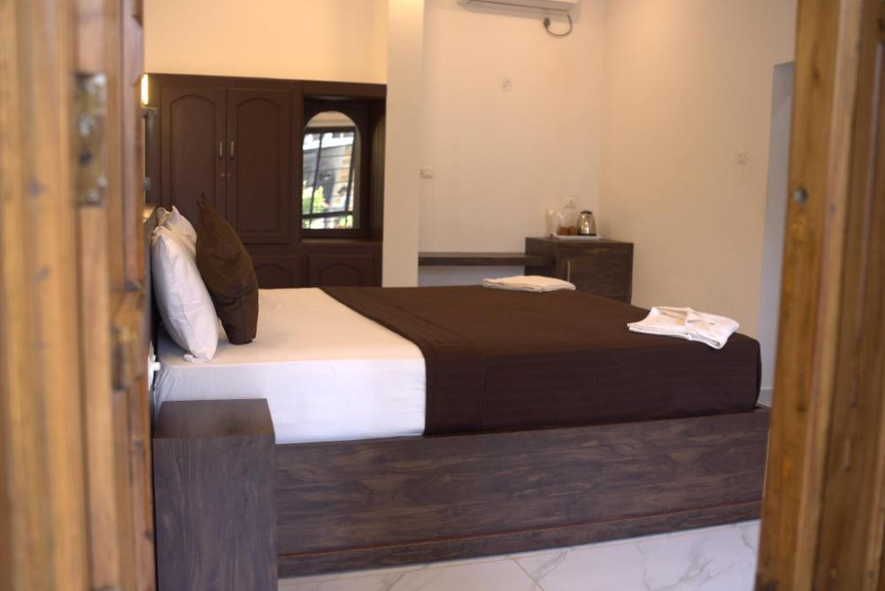 puthooram sea view resort varkala