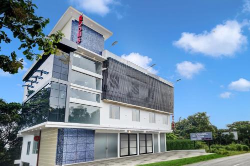 grand in parassini by staymax