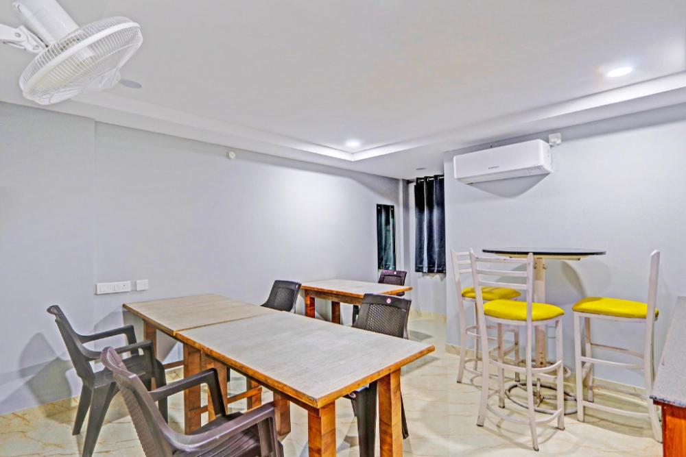 super townhouse qualia elite s r nagar