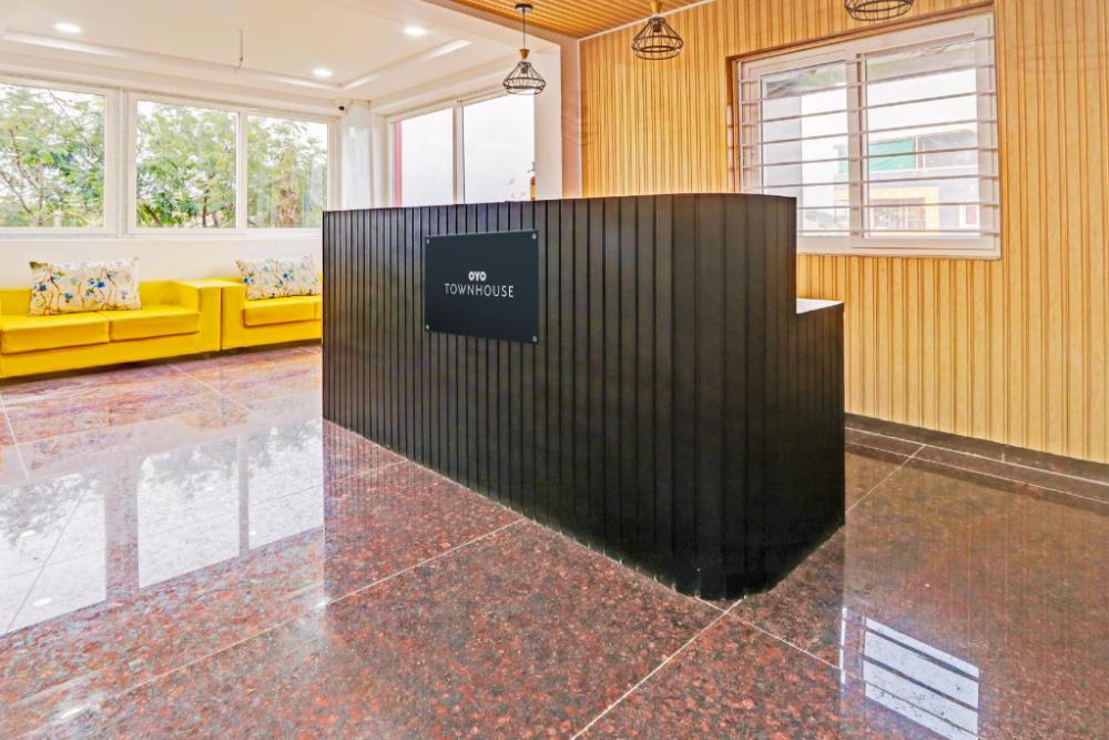 super townhouse qualia elite s r nagar