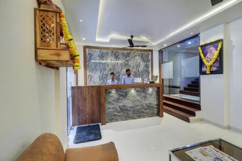 hotel new parimeet residency