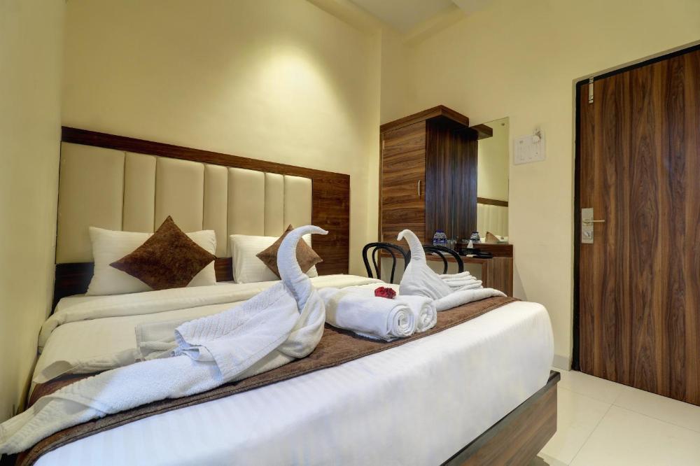 hotel new parimeet residency