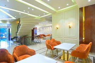 hotel shandon 2 mins from cannaught place