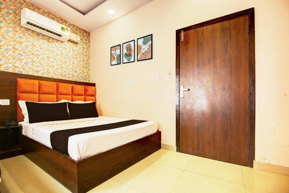 hotel o pink residency