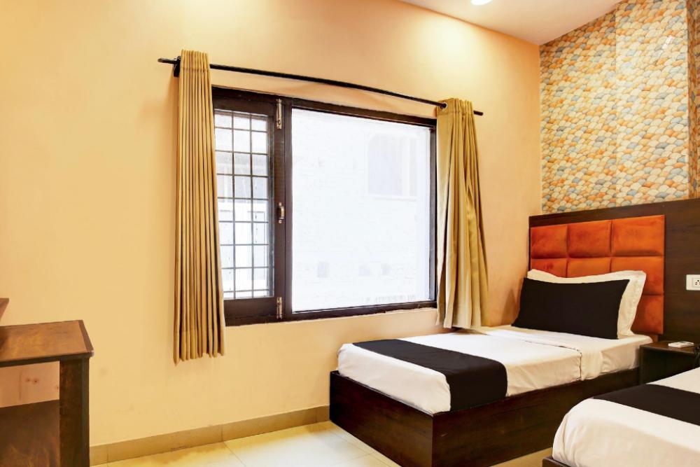 hotel o pink residency