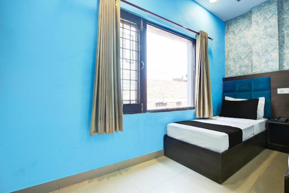 hotel o pink residency