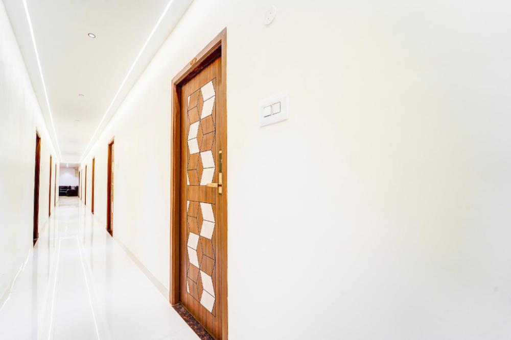 deluxe room super hotel o aarapalayam