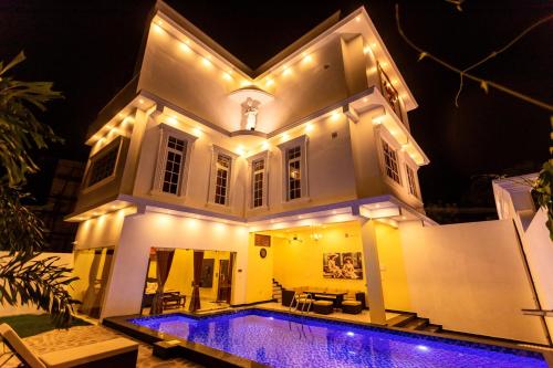 t resort with swimming pool