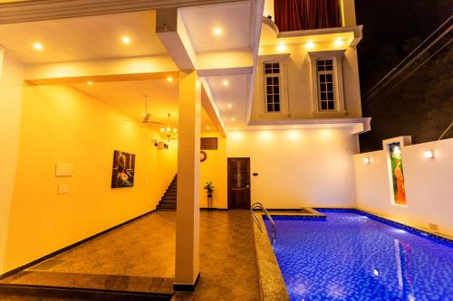 t resort with swimming pool