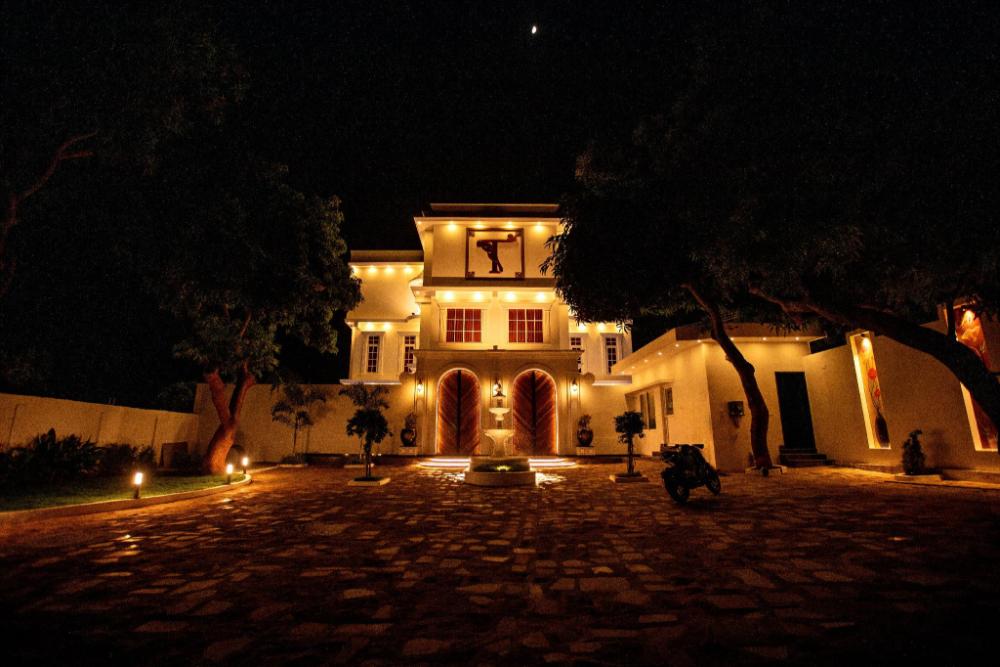 t resort with swimming pool