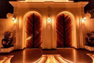 t resort with swimming pool