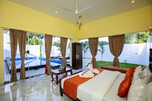 t resort with swimming pool