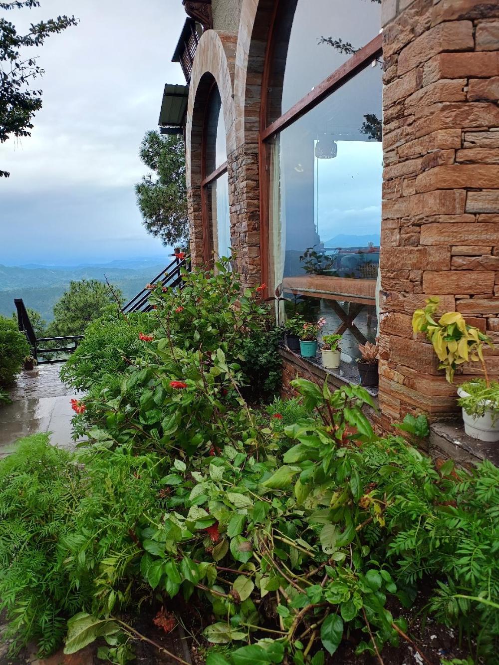 himalayan hobbit house