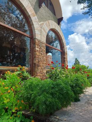 himalayan hobbit house