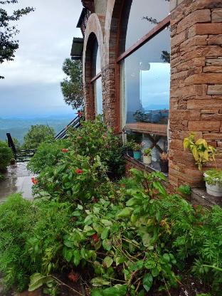 himalayan hobbit house