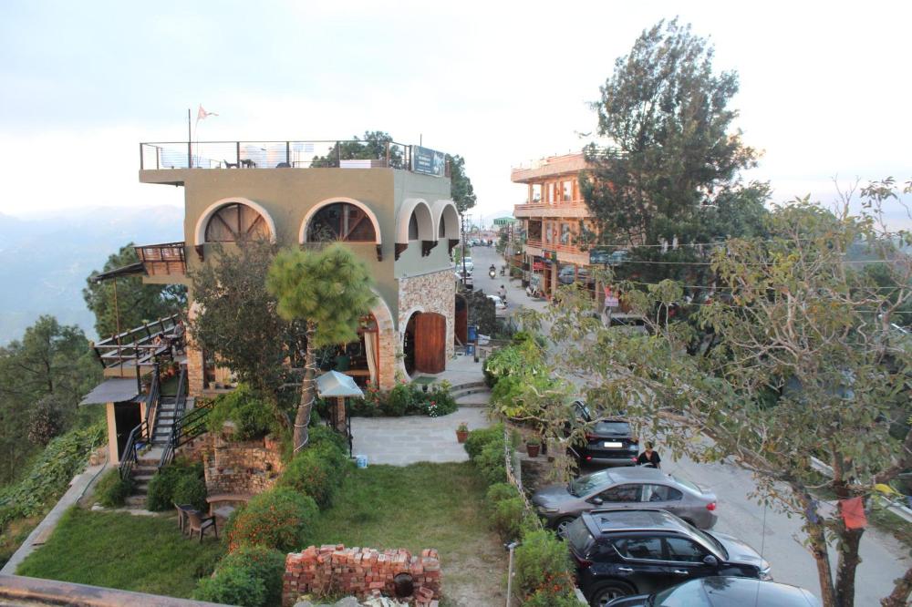 himalayan hobbit house