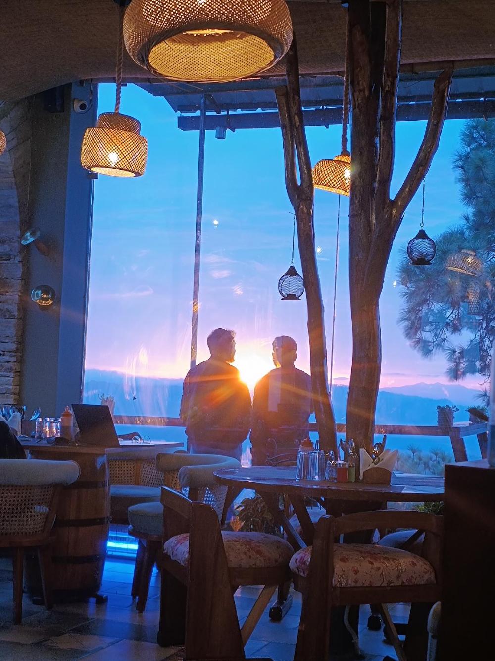 himalayan hobbit house