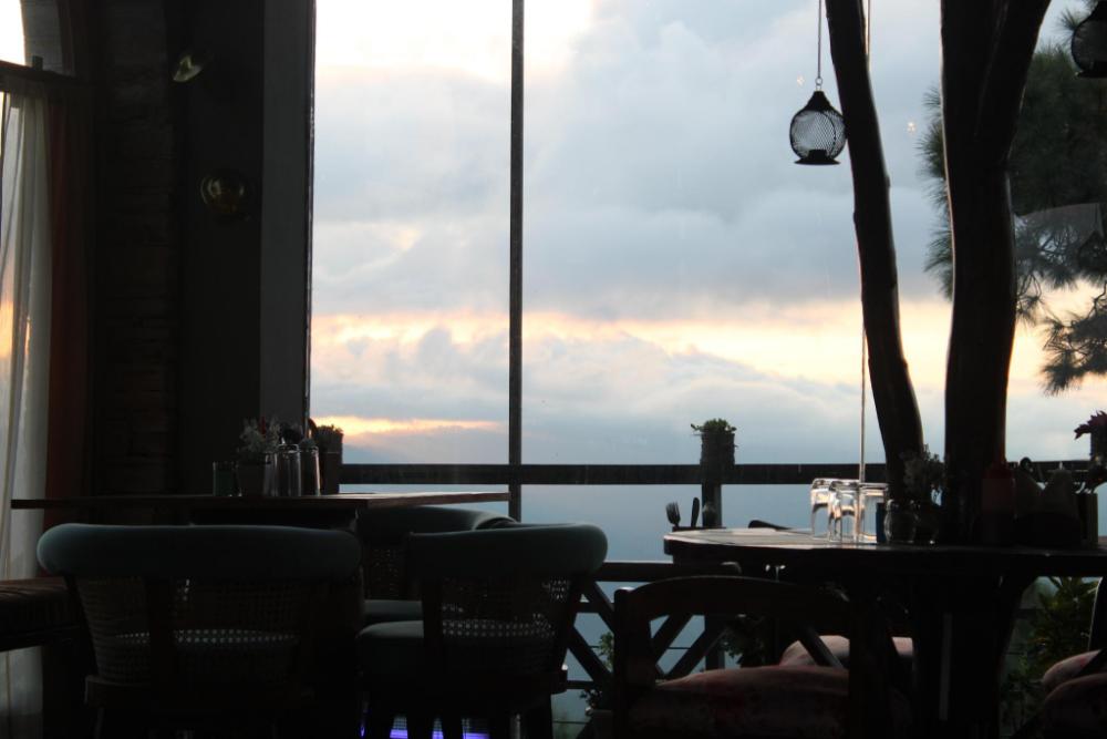 himalayan hobbit house