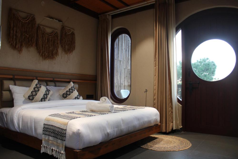 himalayan hobbit house