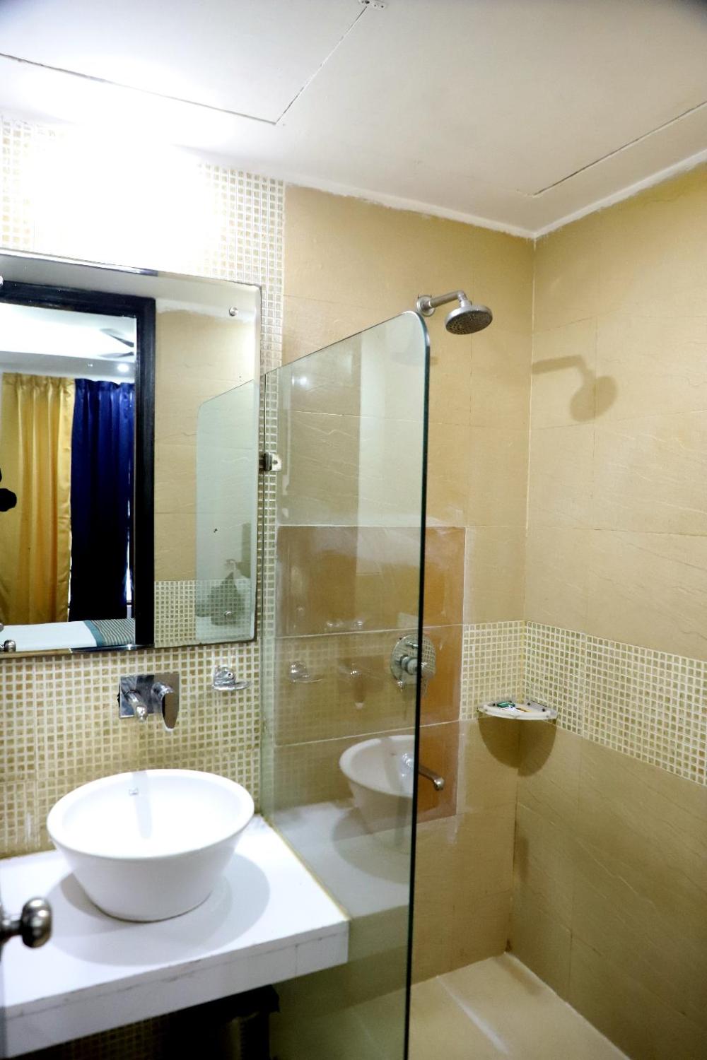 posh suites golf course road